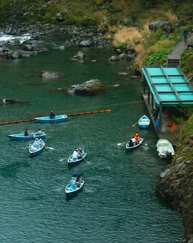 takachiho gorge boat rental
