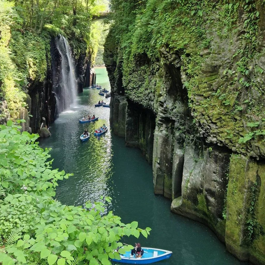 takachiho gorge spring
